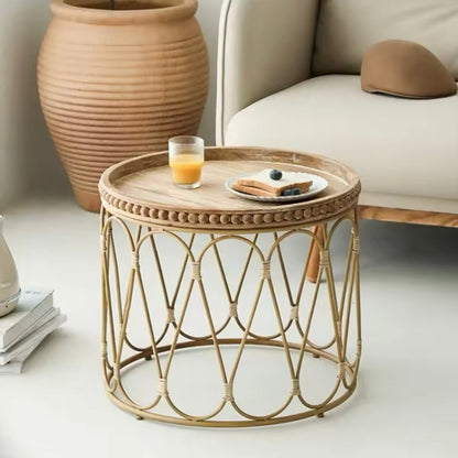 Stolik kawowy z drewna i wikliny