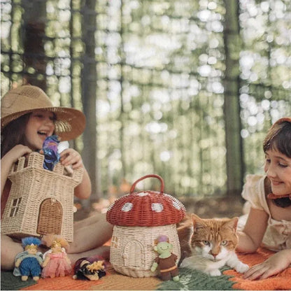 Ręcznie wykonany kosz wiklinowy dziecięcy – zamek