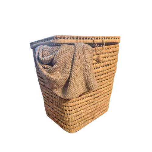 Prostokątny kosz wiklinowy na pranie