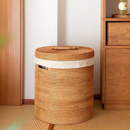 Kosz wiklinowy na pranie z pokrywą – kolekcja Wiosna