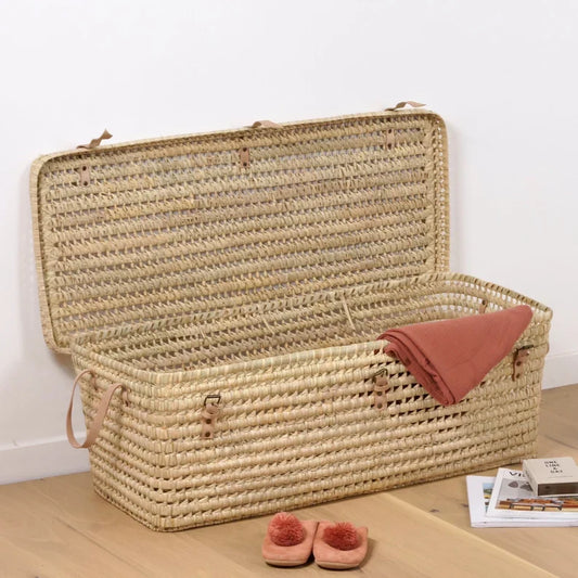 Skrzynia wiklinowa z elementami skóry