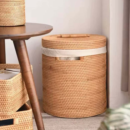 Kosz wiklinowy na pranie z pokrywą – kolekcja Wiosna