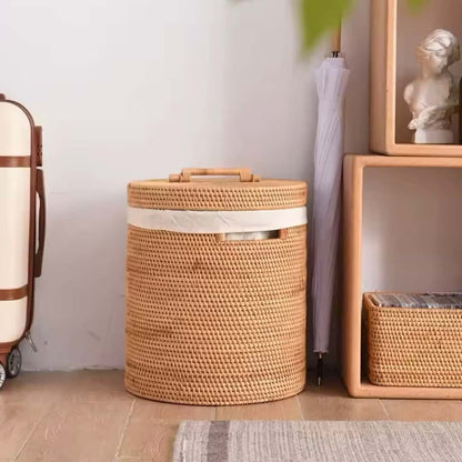 Kosz wiklinowy na pranie z pokrywą – kolekcja Wiosna