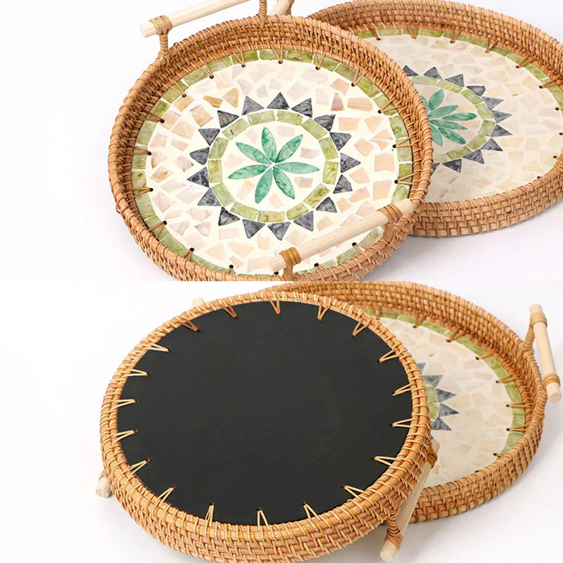 Pleciona taca wiklinowa z muszlami