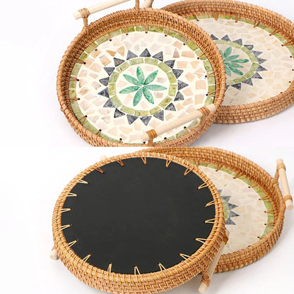 Pleciona taca wiklinowa z muszlami