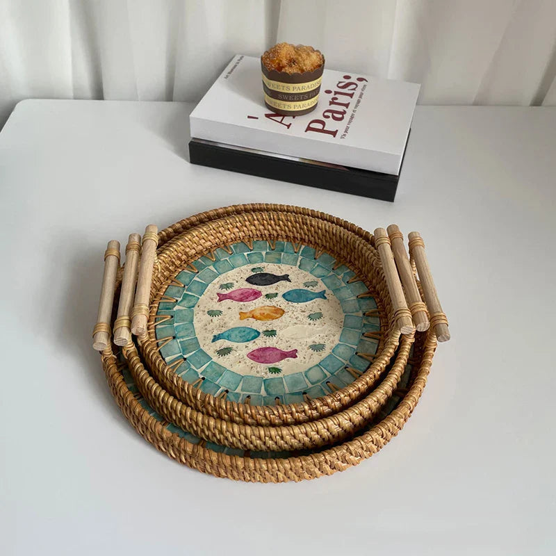 Pleciona taca wiklinowa z muszlami