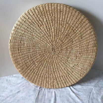 Płaski puf wiklinowy