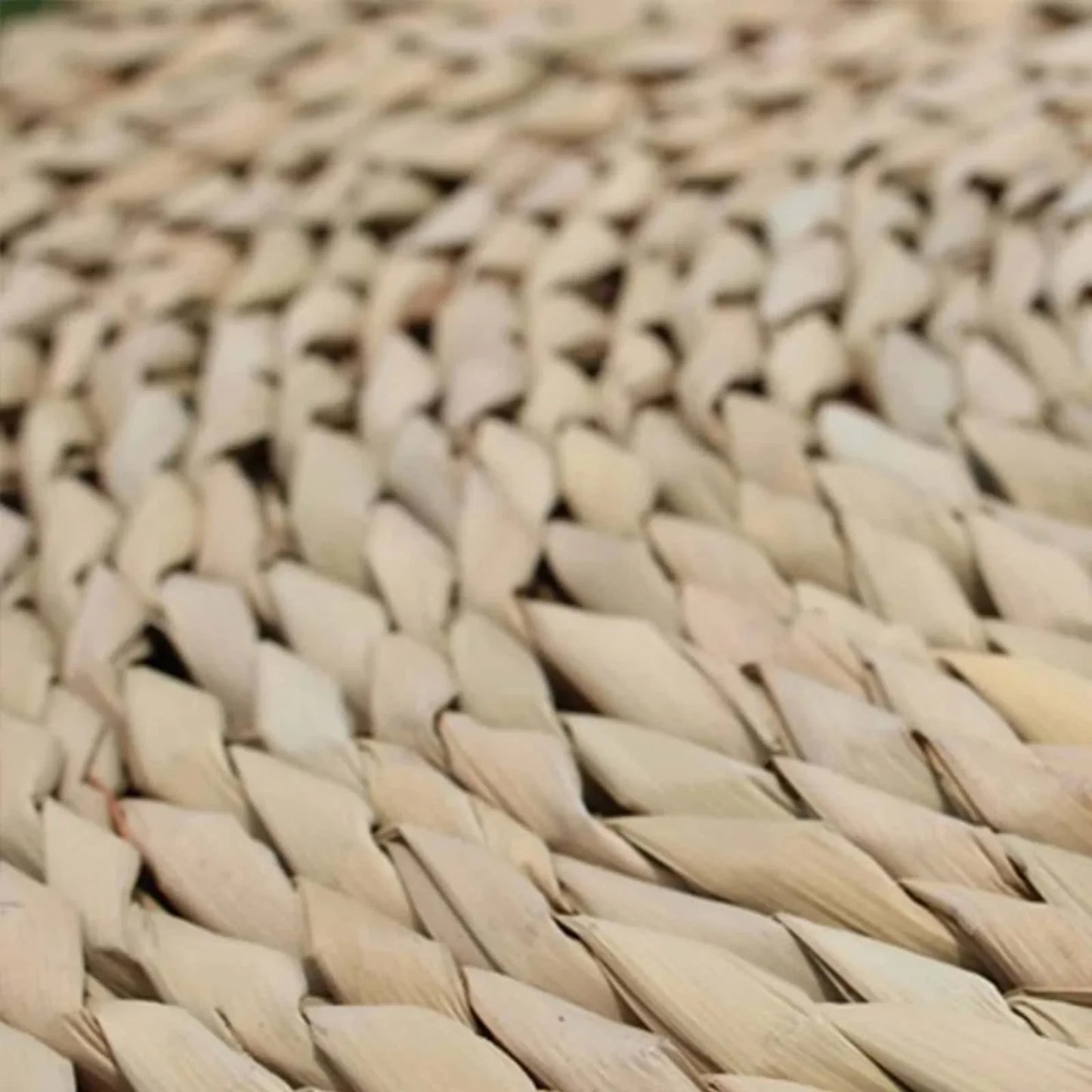 Puf wiklinowy z motywami kwiatowymi