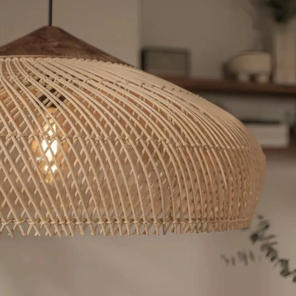 Rustykalna lampa wisząca wiklinowa