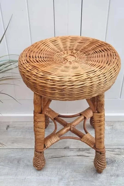 Okrągły taboret wiklinowy