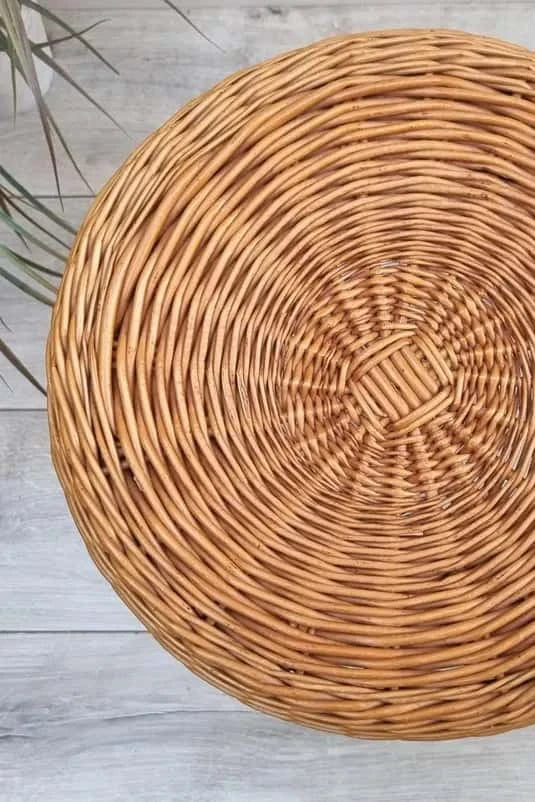 Okrągły taboret wiklinowy