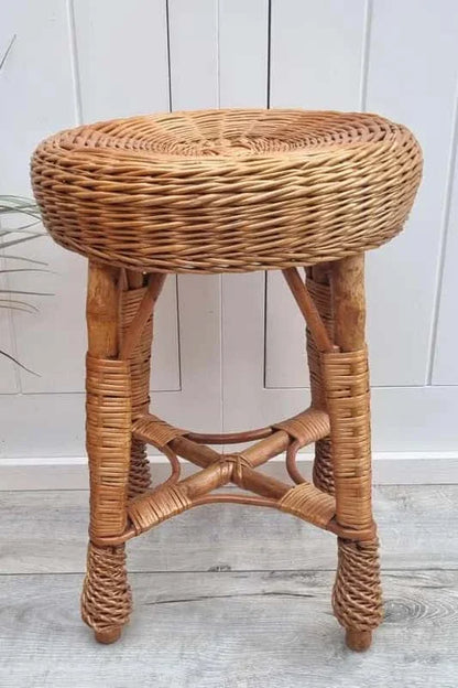 Okrągły taboret wiklinowy
