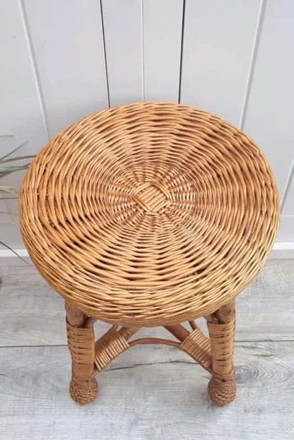 Okrągły taboret wiklinowy