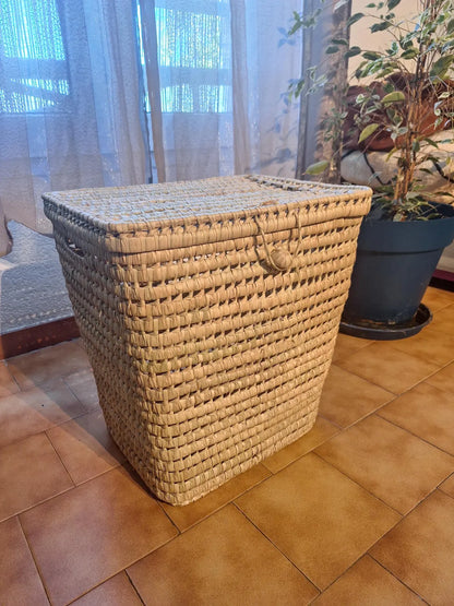 Prostokątny kosz wiklinowy na pranie