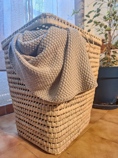 Prostokątny kosz wiklinowy na pranie