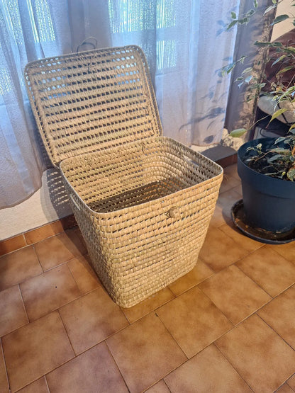 Prostokątny kosz wiklinowy na pranie