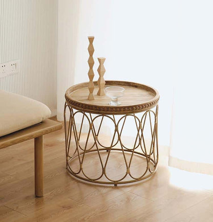 Stolik kawowy z drewna i wikliny