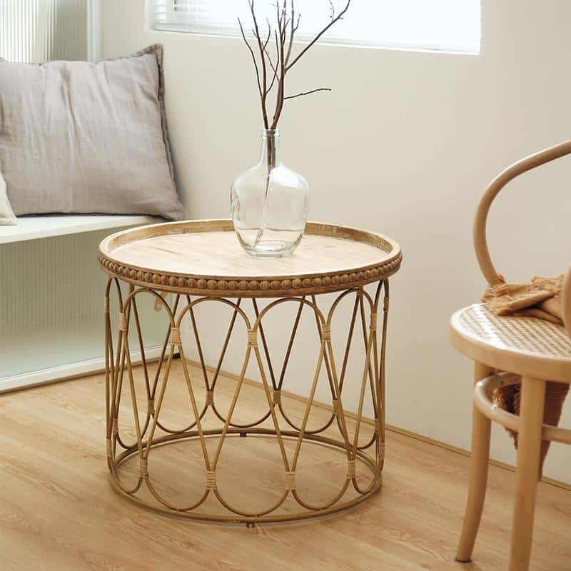 Stolik kawowy z drewna i wikliny